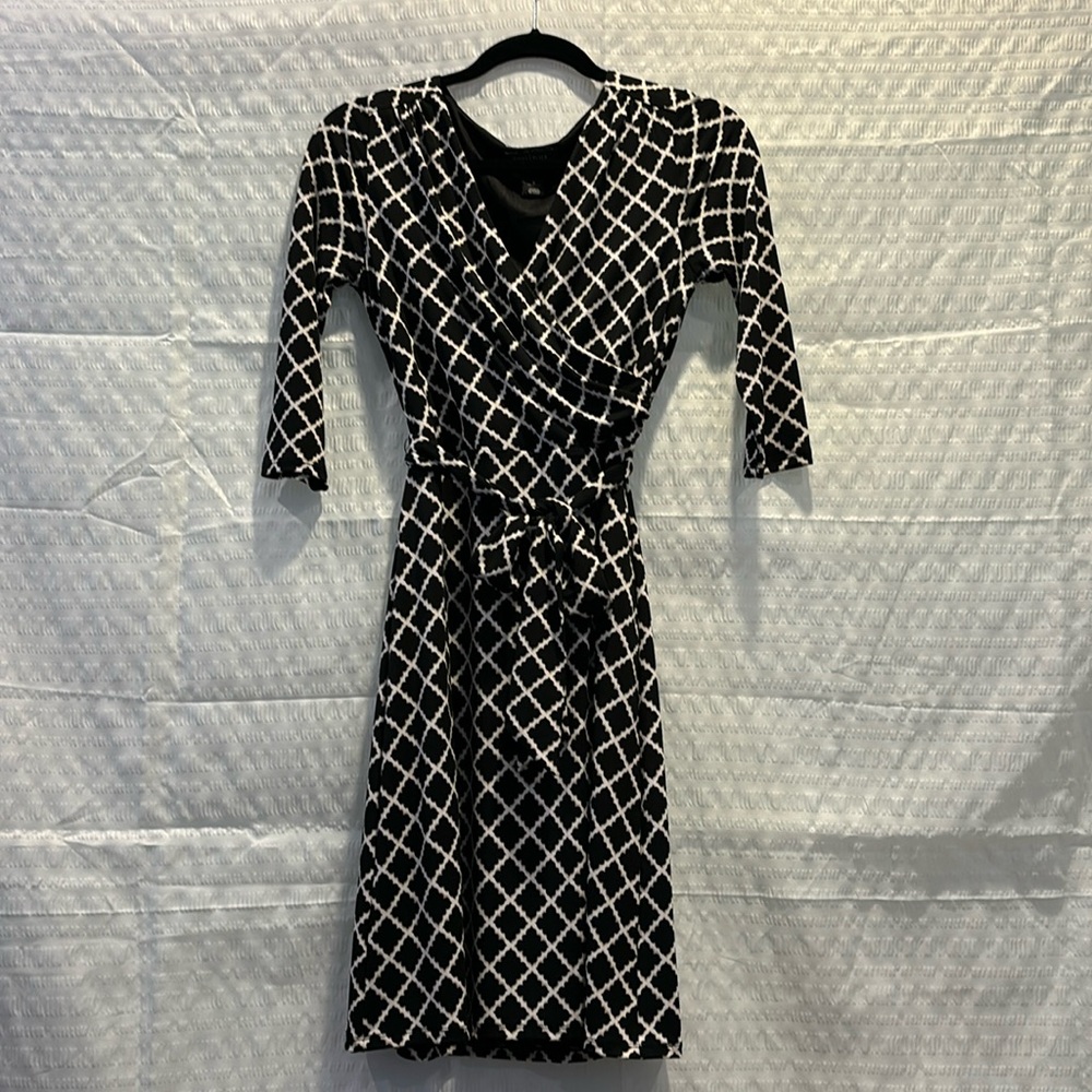 WHBM black and white print jersey dress